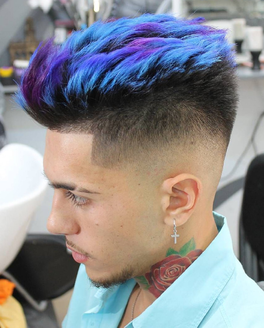 modro fialové vlasy
